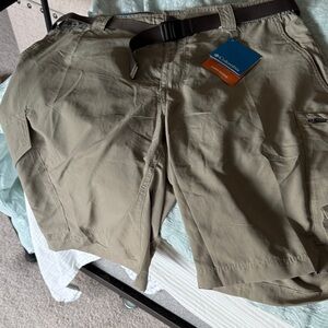 Columbia Men's Khaki Cargo Shorts